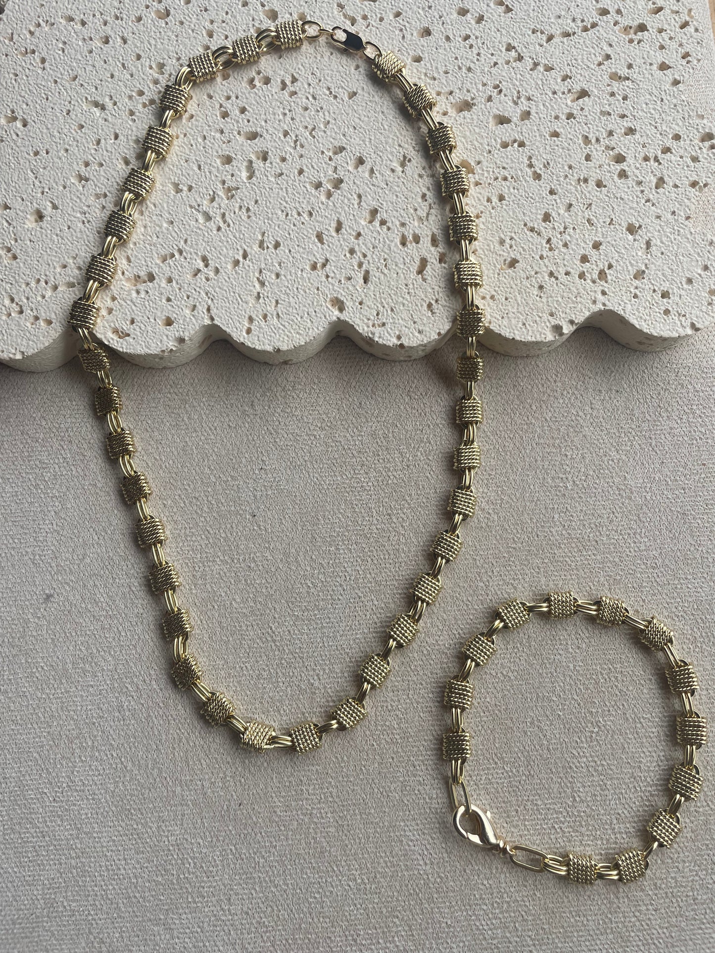 Square Chain Choker